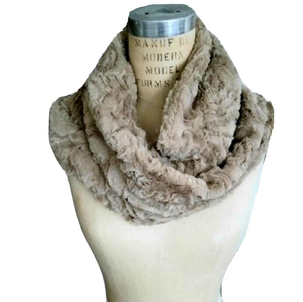 NWT Khaki Beige Tan Soft Faux Fur Infinity Scarf